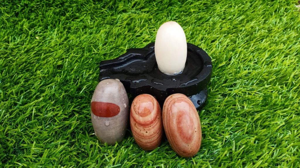 Narmadeshwar-shivling-with-base